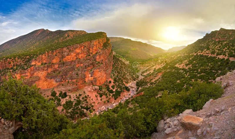 Coucher de soleil dans les montagnes de l’Atlas