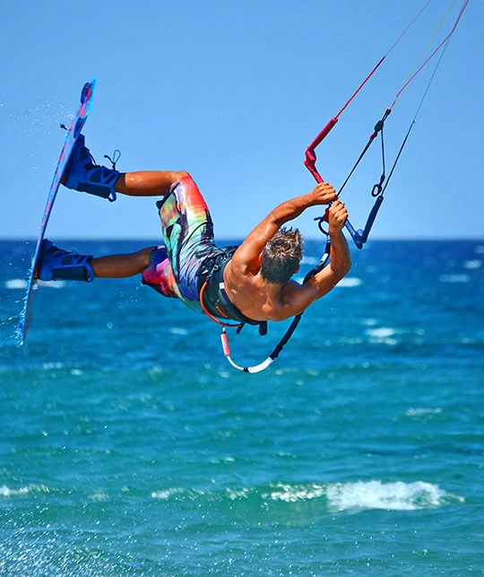 Activités nautiques à la carte : paddle, kayak, kitesurf, plongée.
