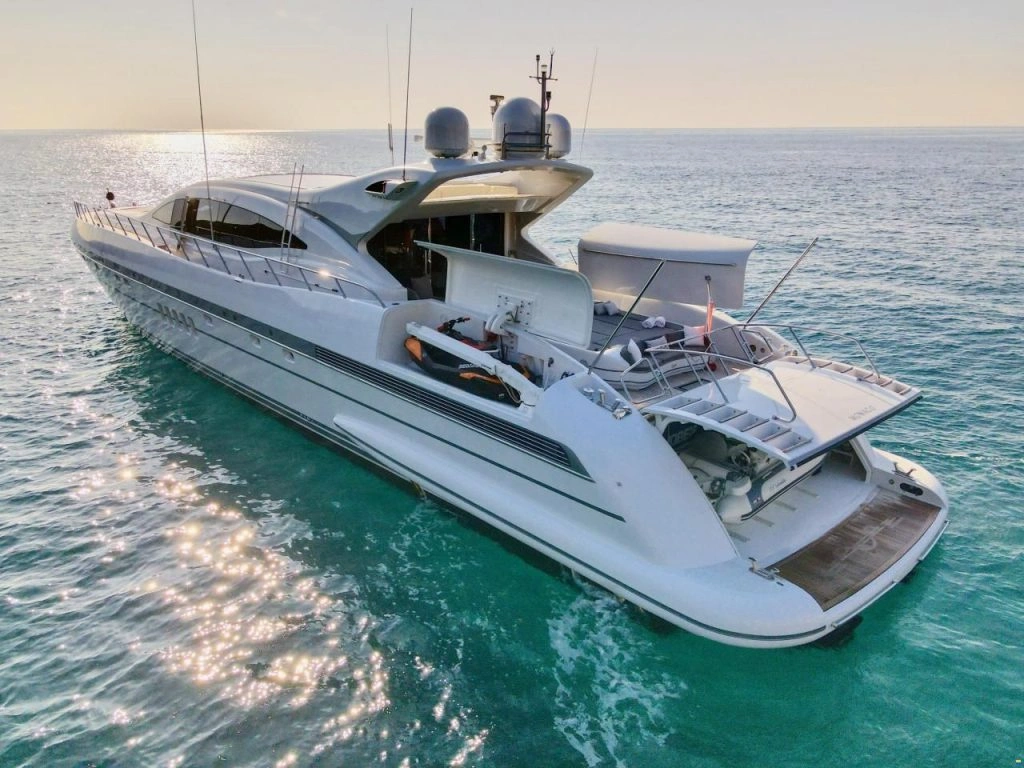 Bateaux privatifs & équipages experts pour une sécurité et un confort absolus.