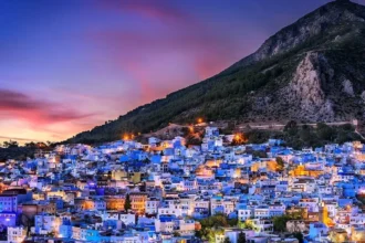 Un refuge de paix entre ciel et montagne.