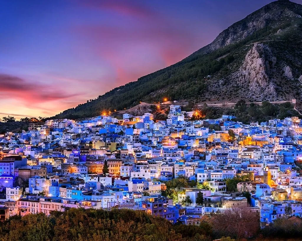 Un refuge de paix entre ciel et montagne.